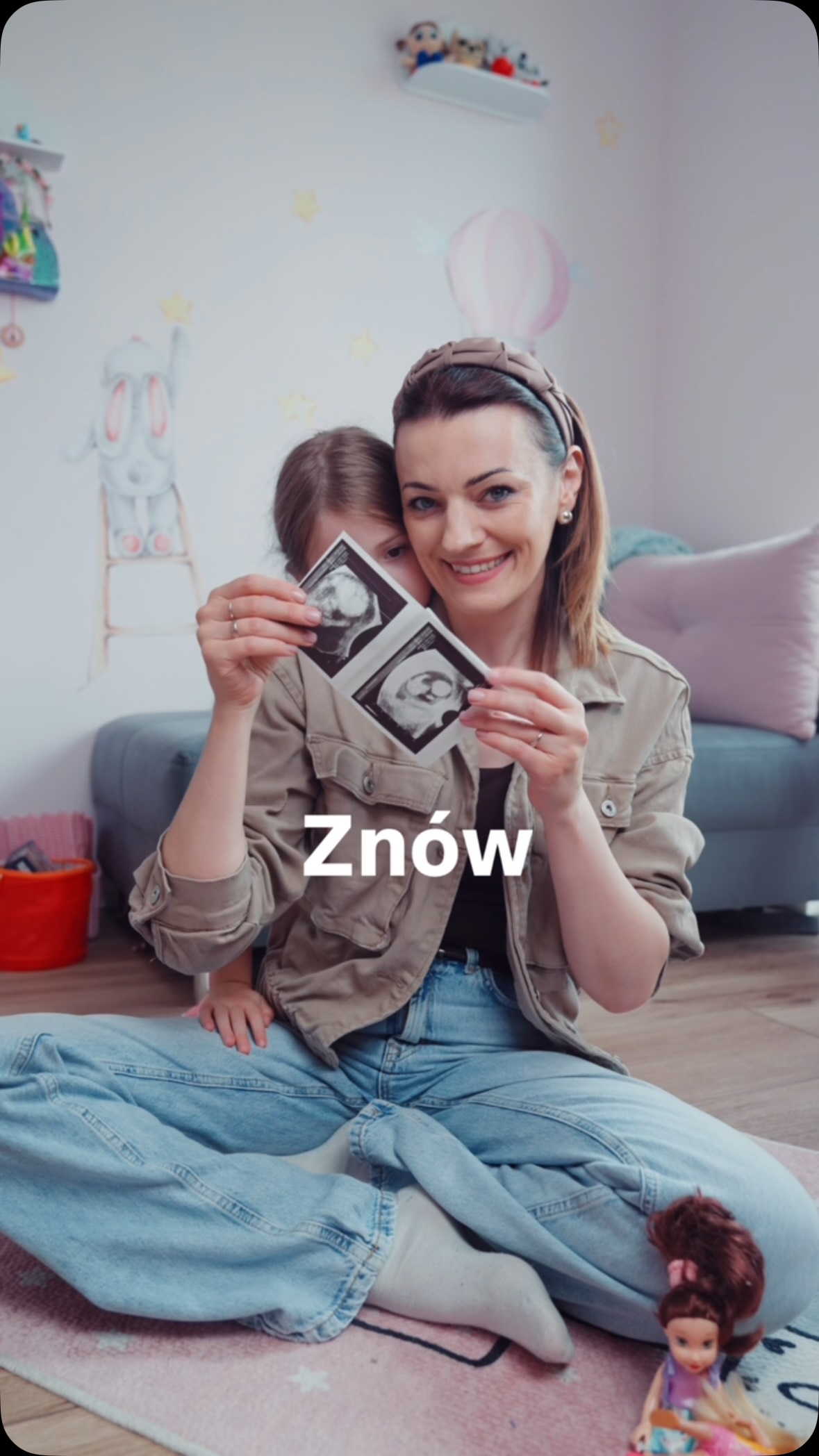 Znów będę ciocią ! 🥹🤎
[wspolpraca reklamowa @dm_polska ]I nawet nie zdajecie sobie sprawy, jak bardzo się z tego ciesze! Bo ja to jestem takim typem cioci, który nie musi wygrać castingu na chrzestna, żeby być obok i wspierać :)A jednak wsparcie w macierzyństwie jest bardzo ważne, na każdym etapie 🤎 Czasem to dobre słowo, czasem odwiedziny, innym razem paczka pieluszek, słoik ulubionej zupy czy kupon w aplikacji. Bo bezpłatny program dm-kowo w aplikacji dm dedykowany jest rodzicom dzieci do lat 7 oraz właśnie kobietom w ciąży. My też z niego korzystamy 🤎Znajdziecie w nim wsparcie na różnych etapach rozwoju dziecka, kupony, prezenty a na start 15% zniżki.Te cudne torty pieluszkowy na BabyShower kupiłam właśnie w dm - piękne są, prawda?A teraz zgadujcie: chłopiec czy dziewczynka?#dm #dmkowo #babyshower #tortpieluszkowy